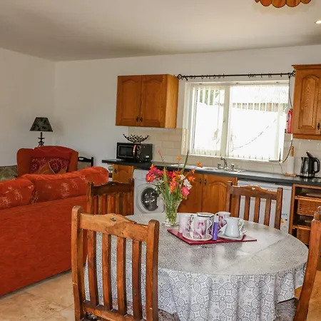 Beehive Holiday home Kilbrittain